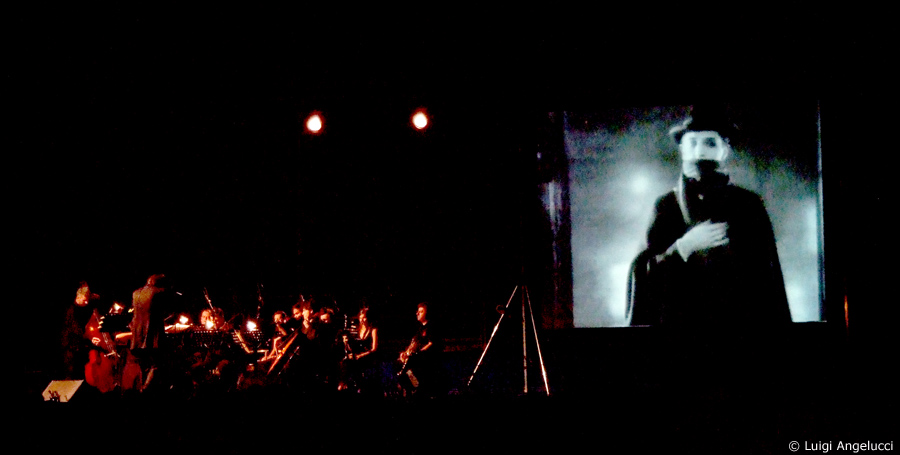 The Lodger - Music by Roberto Molinelli